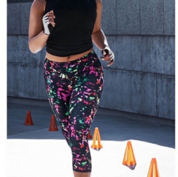 Fabletics Salar Capri Leggings Athletic Running NEW - Picture 1 of 5